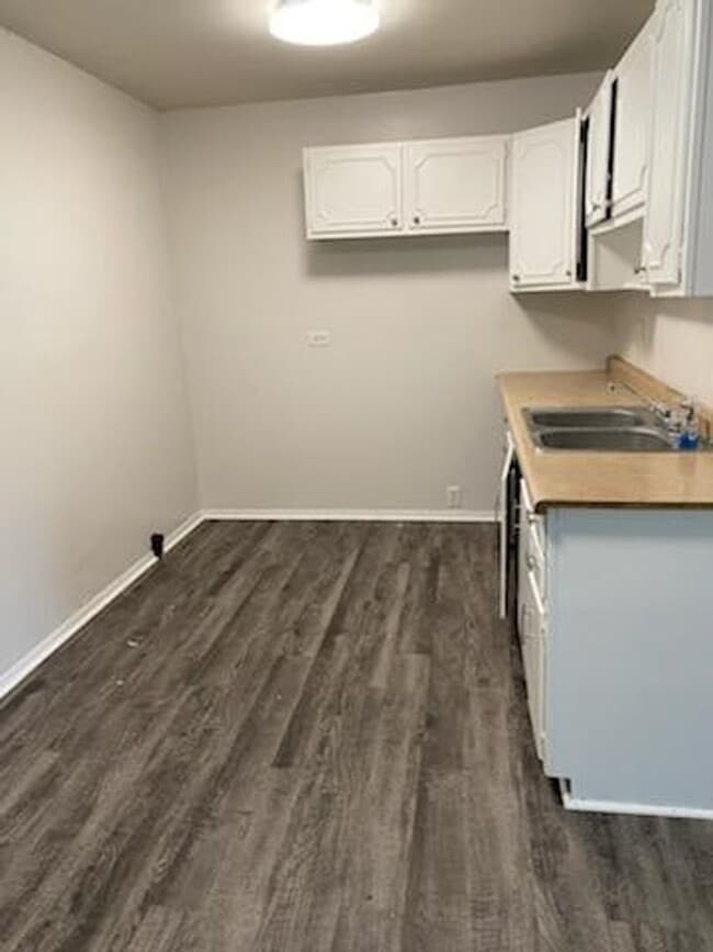 Building Photo - Charming 3-Bedroom Home with Spacious Yard...