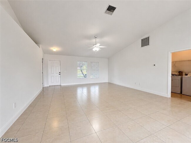 Foto del edificio - 3306 39th St SW