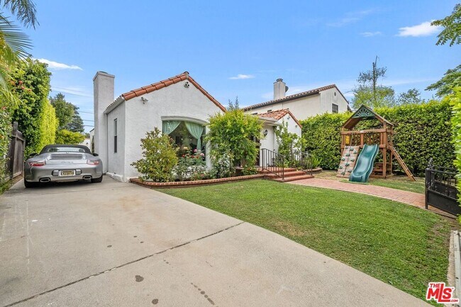 Building Photo - 152 S Swall Dr