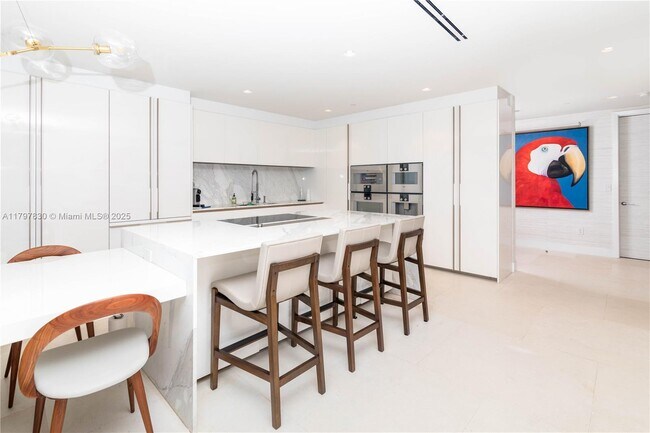 Foto del edificio - 10201 Collins Ave