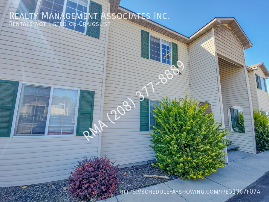 Primary Photo - Quality 3 Bedroom Apartment Near Downtown ...