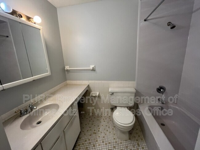 Foto del edificio - 8045 Xerxes Ave S