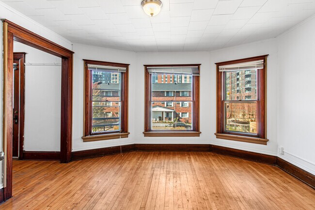 Building Photo - 445 W Dayton St