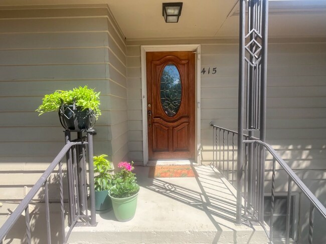 Foto del edificio - 415 Alpine Ave.