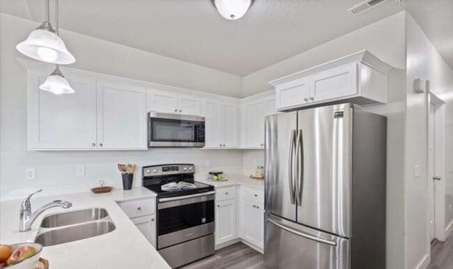 Building Photo - Amenity-Rich Top-Floor Condo in Lehi