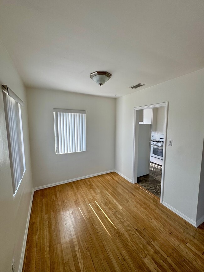 Dining Area - 5424 Vantage Ave
