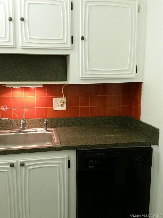 Foto del edificio - 2861 Somerset Dr