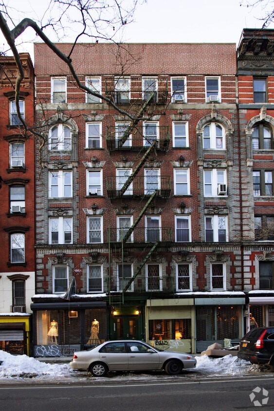 Foto del edificio - 328 E 9th St