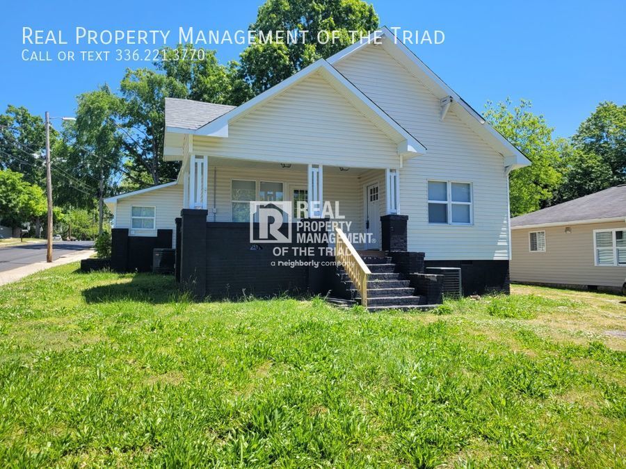 Primary Photo - Cozy 3 Bedroom 1 Bath Duplex Apartment in ...