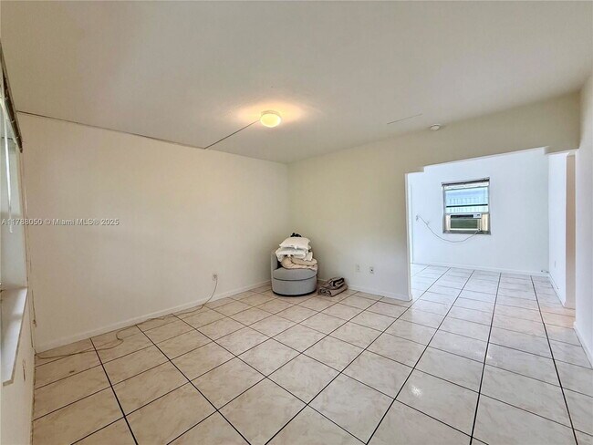 Foto del edificio - 424 NE 64th St
