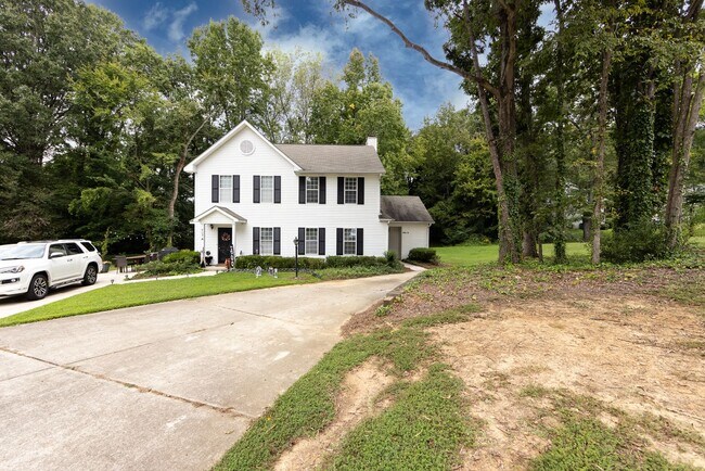 Building Photo - 805 A-B Selwyn Place Townhome