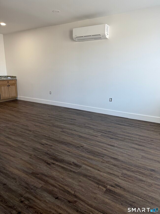 Foto del edificio - 663 Naugatuck Ave