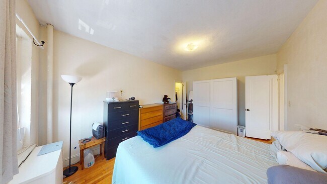Photo - Brighton 1-Bed Near Cleveland Circle – NO ... House
