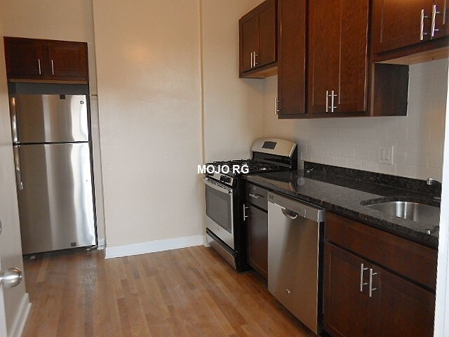 Building Photo - 1601 W Berteau Ave