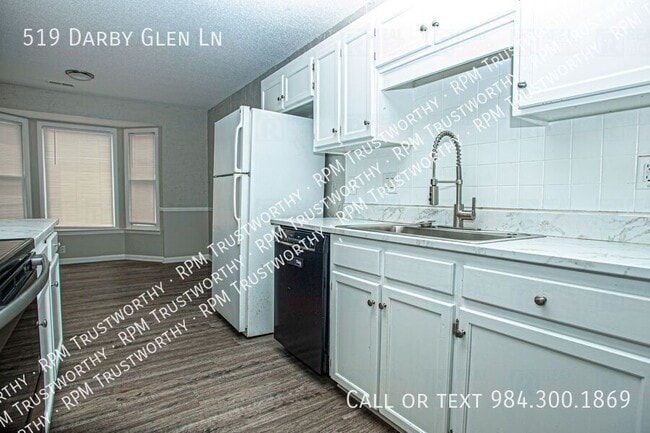 Foto del edificio - 519 Darby Glen Ln