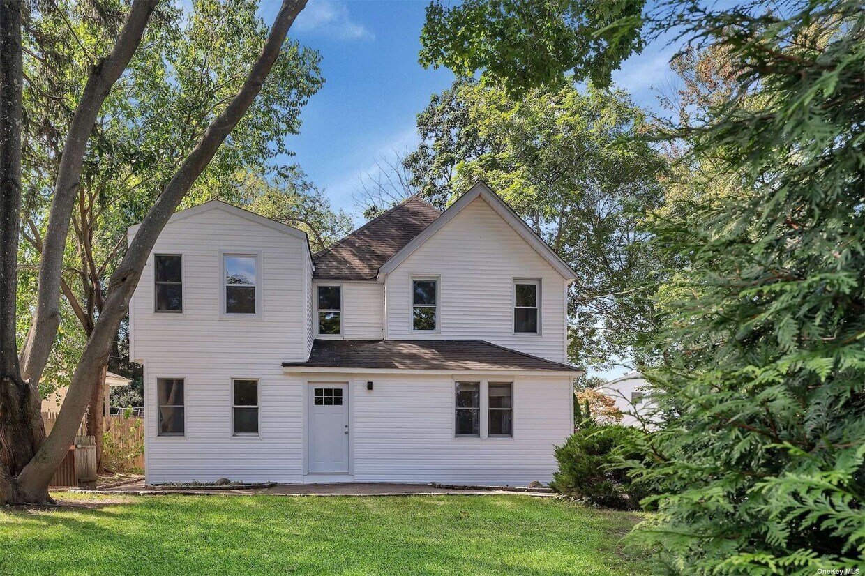 Primary Photo - 252 Maple Ave