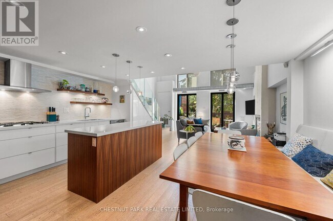 Photo du bâtiment - 525-525 Logan Ave