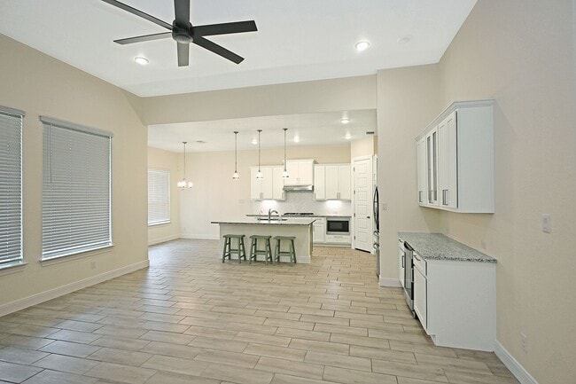 Building Photo - 1434 Oaklawn Dr
