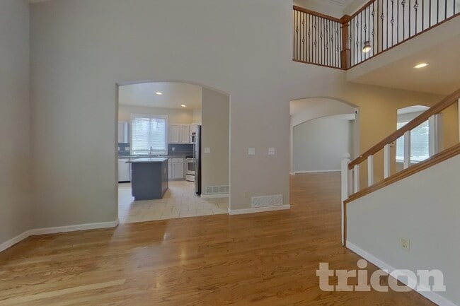 Building Photo - 16240 Quarry Hill Dr