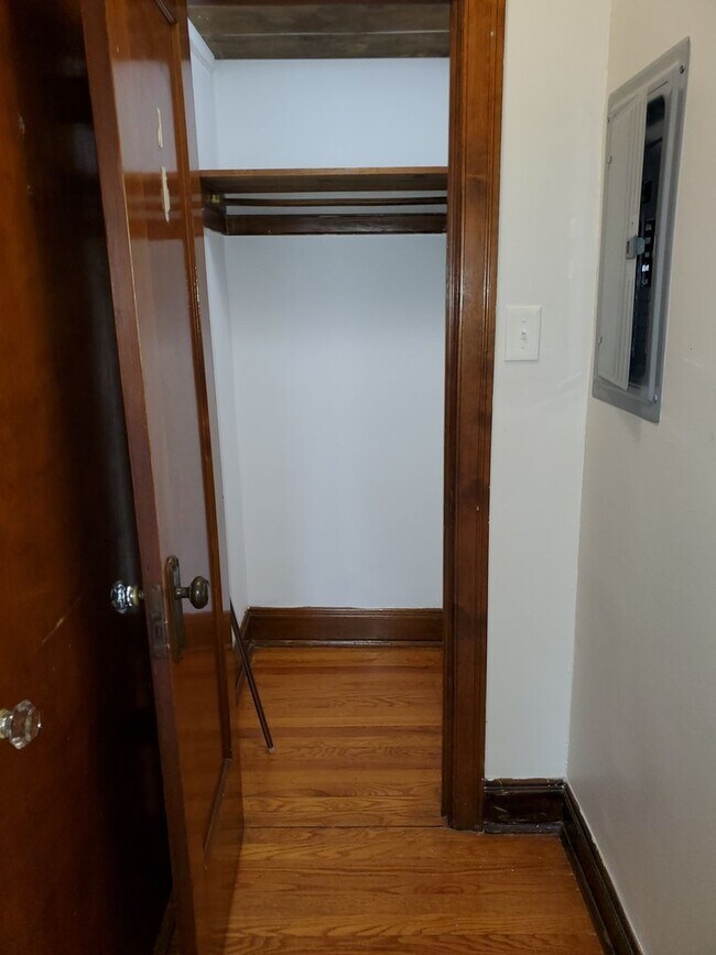 Foto del edificio - Large Lincoln Square 1BR! Heat, Cooking gas & Water Included!