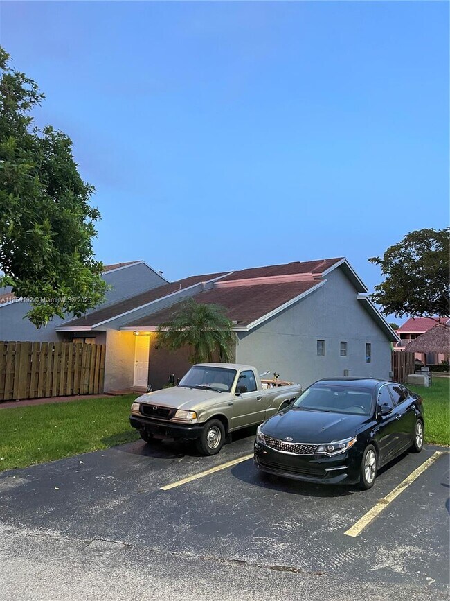 Foto del edificio - 8371 SW 148th Pl