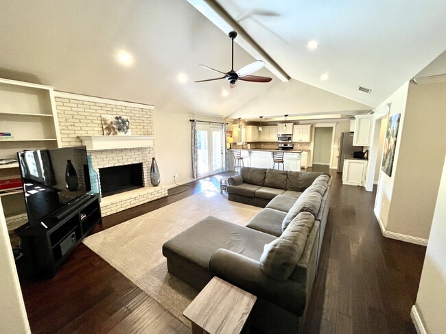 Building Photo - Spacious 4-Bedroom Home with Backyard Basketball Court Available for Summer 2026 Pre-Lease