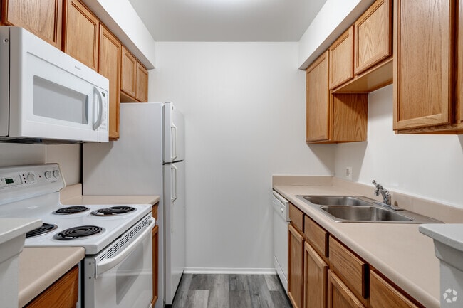 Upgraded 2BR, 1BA - 950SF - Kitchen - Woodside Manor Apartments