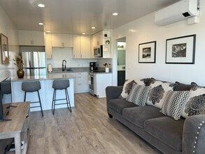 Building Photo - 473 S 12th St