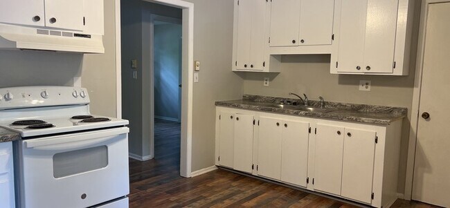 Foto del edificio - 3 bedroom 1 bath house