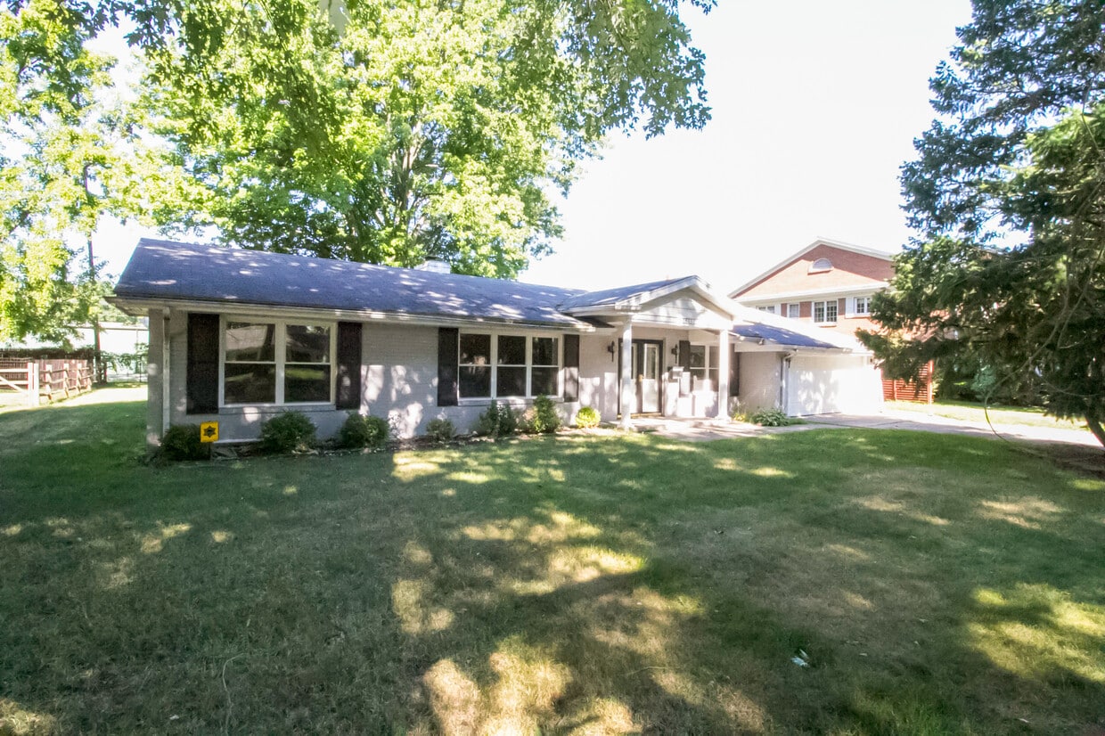 Primary Photo - 2545 Amara Dr