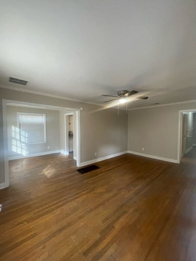 Building Photo - Very Nice Newly Rehabbed Duplex in Castali...
