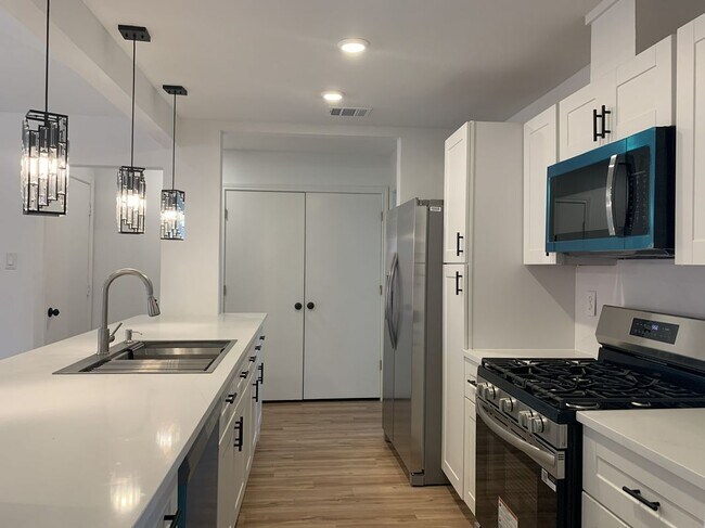 Foto del edificio - 336 Lakewood Ct