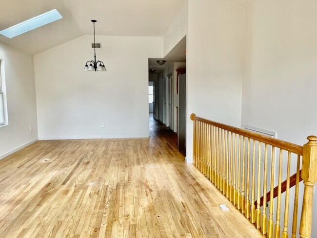 Foto del edificio - 216 Kearney Ave