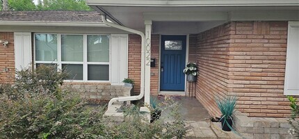 Building Photo - 10022 Cedardale Dr