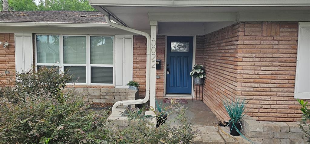 Foto principal - 10022 Cedardale Dr