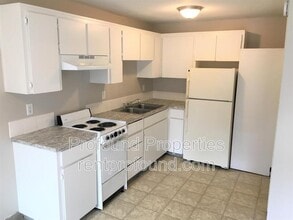 Building Photo - 221 SE 12th Ave