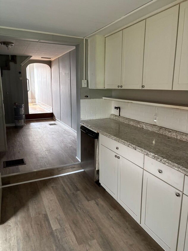 Building Photo - COMING SOON! - 2 Bed 1 Bath - Mechanicsbur...
