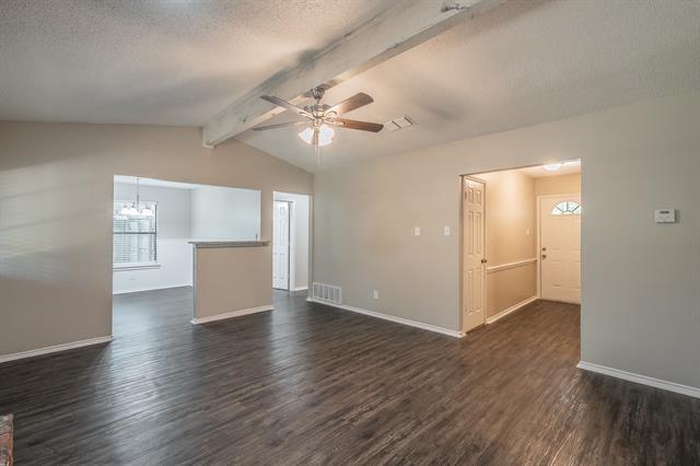 Building Photo - 912 Red Oak St