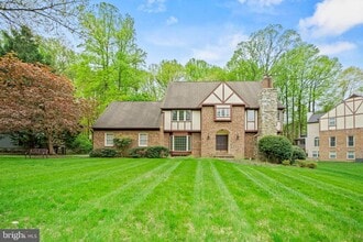 Building Photo - 10317 HICKORY Dr