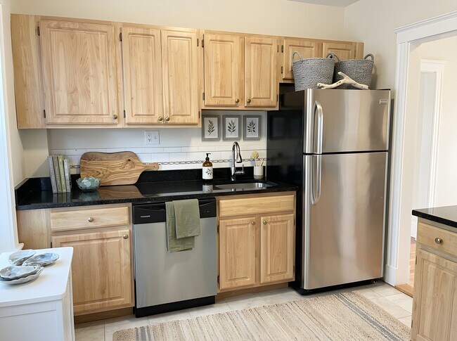 Foto del edificio - 203-205 Winthrop Rd. Unit 3