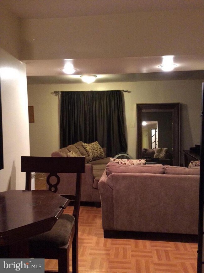 Foto del edificio - 8912 Hillside Ct