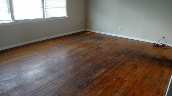 Building Photo - For Lease - 2004 Beverly, Odessa, TX