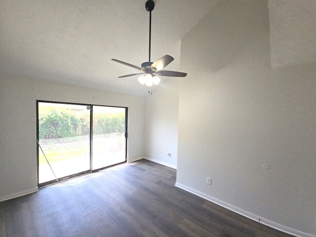 Foto del edificio - 8718 Roaring Point Dr