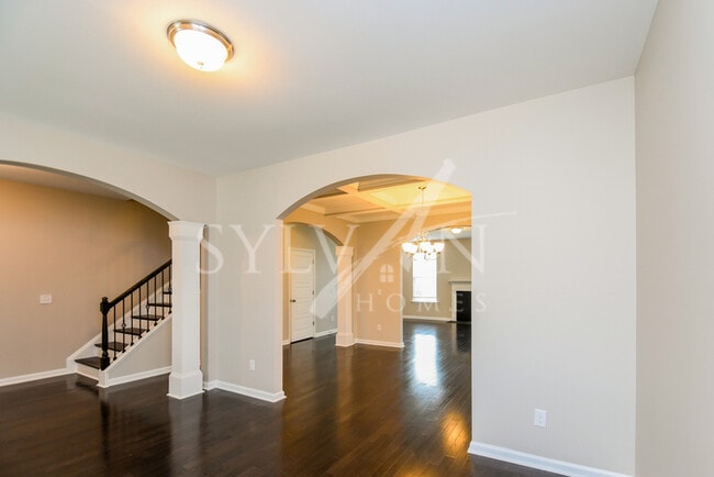 Building Photo - Prepare to fall in love with this 5 bedroo...