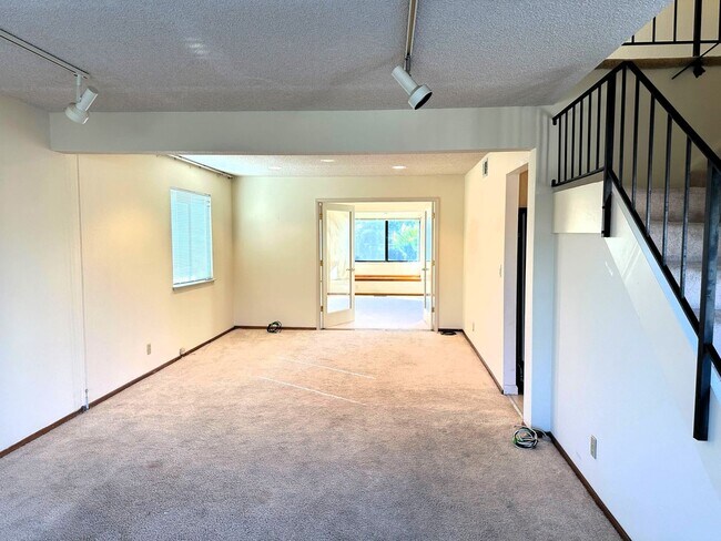 Building Photo - Get 2 weeks free rent on this stunning 4-b...