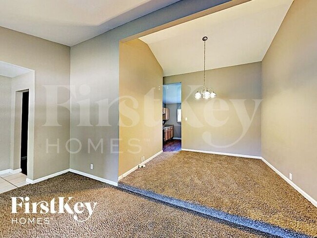 Building Photo - 1375 St Anthony Ln