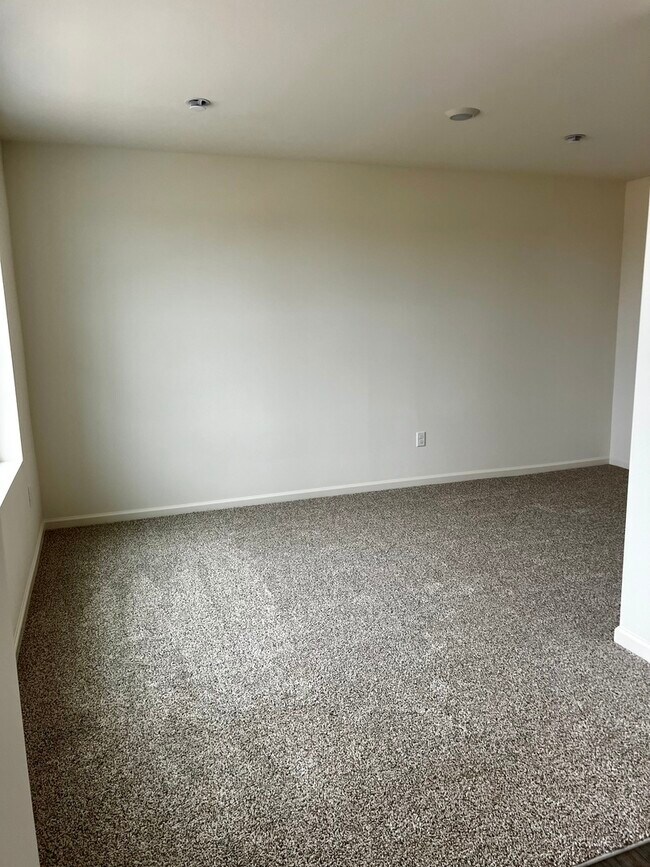Building Photo - 1500 Yosemite Way
