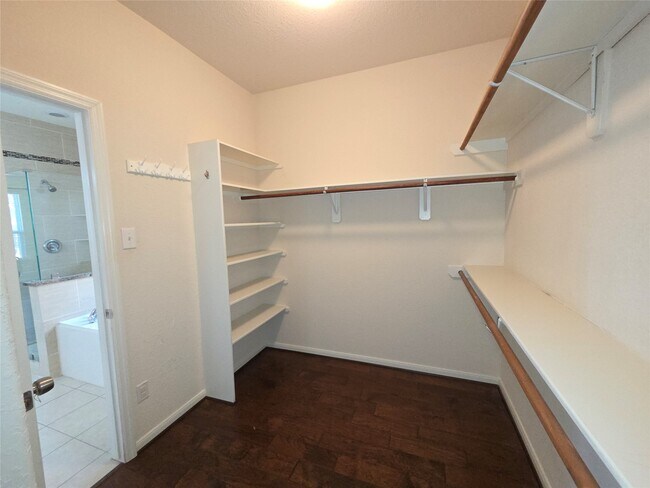 Foto del edificio - 4419 Wellington Grove Ln