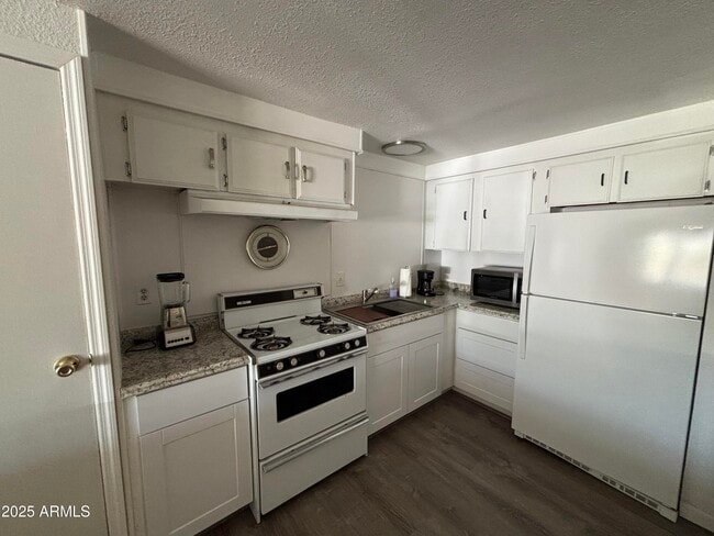 Building Photo - 709 Mohave Way