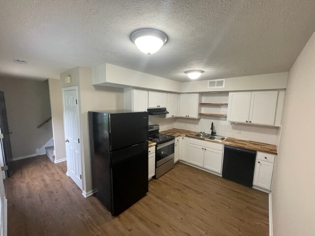 Building Photo - 138 Oakwood Dr